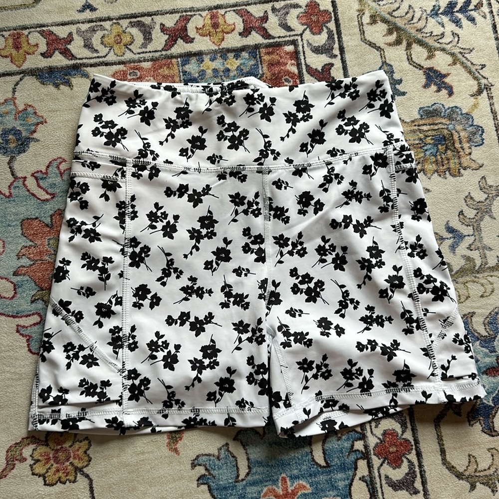 SENITA - Lux Baseline Shorts (5 in. inseam) - Size M